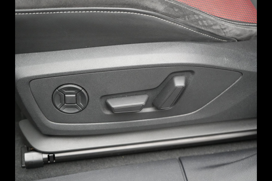Audi Q3 Sportback 45 TFSI e S Line Plug In Hybrid 245pk Dealer O.H PHEV | Panodak | Adaptive Cruise | Lederen Sportstoelen Memory & Verwarmd | Sfeerverlichting | Camera | Virtual | Blis | Navigatie | DAB |