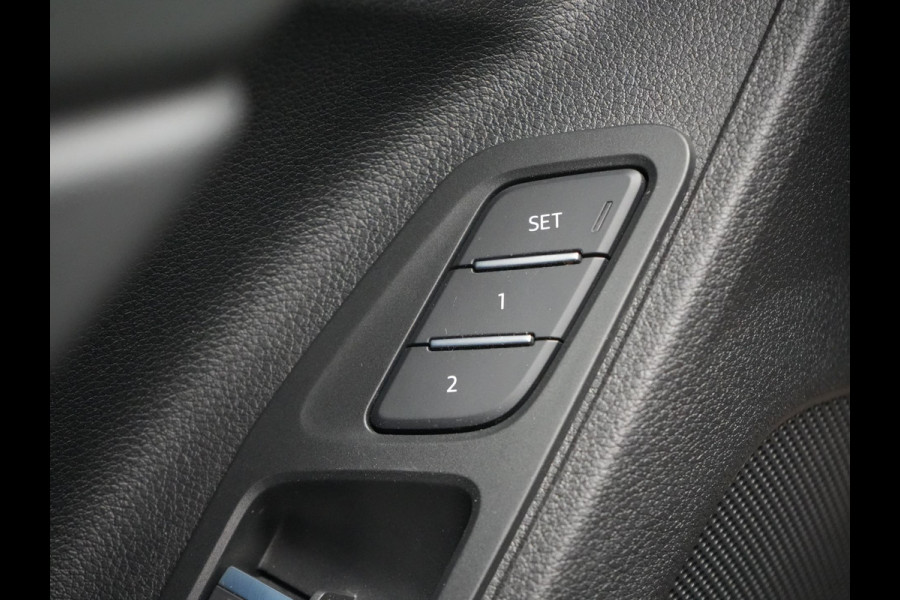 Audi Q3 Sportback 45 TFSI e S Line Plug In Hybrid 245pk Dealer O.H PHEV | Panodak | Adaptive Cruise | Lederen Sportstoelen Memory & Verwarmd | Sfeerverlichting | Camera | Virtual | Blis | Navigatie | DAB |