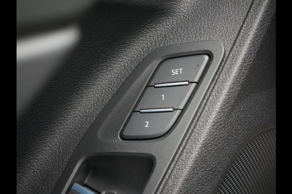 Audi Q3 Sportback 45 TFSI e S Line Plug In Hybrid 245pk Dealer O.H PHEV | Panodak | Adaptive Cruise | Lederen Sportstoelen Memory & Verwarmd | Sfeerverlichting | Camera | Virtual | Blis | Navigatie | DAB |