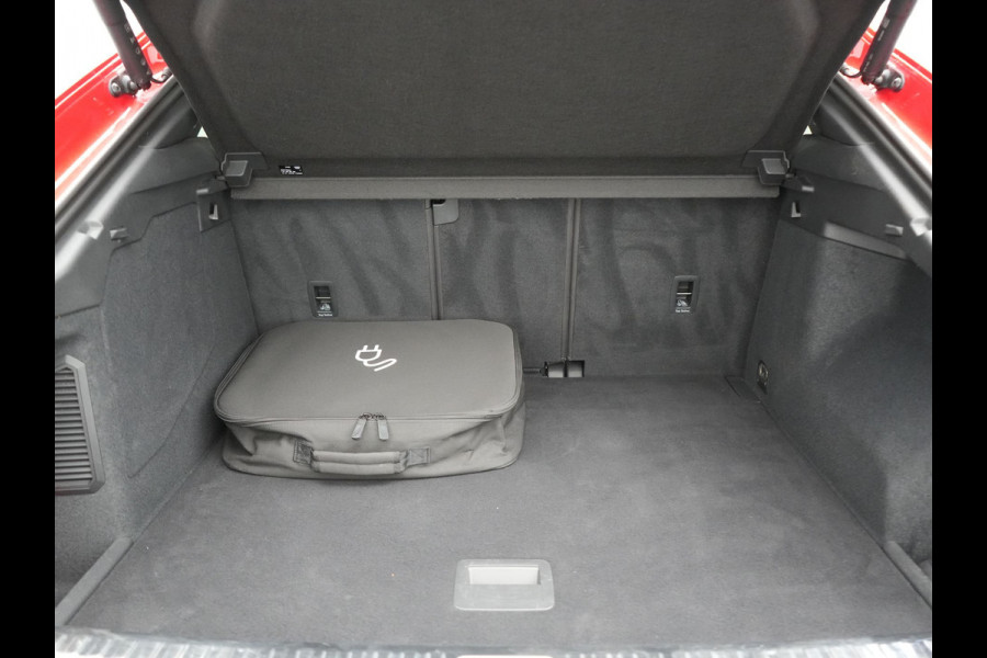 Audi Q3 Sportback 45 TFSI e S Line Plug In Hybrid 245pk Dealer O.H PHEV | Panodak | Adaptive Cruise | Lederen Sportstoelen Memory & Verwarmd | Sfeerverlichting | Camera | Virtual | Blis | Navigatie | DAB |