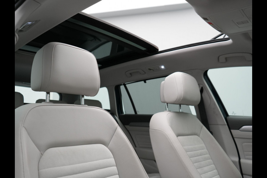 Volkswagen Passat Variant 1.4 TSI PHEV GTE Highline Plug In Hyrbid 218pk Dealer O.H PHEV | Panodak | Adaptive Cruise | Alcantara Sportstoelen Massage & Verwarmd | Apple Carplay | Camera | Virtual | Navigatie | Keyless | Blis | DAB |