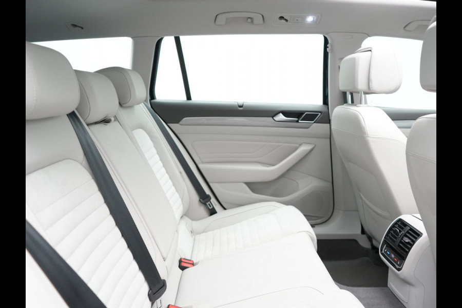 Volkswagen Passat Variant 1.4 TSI PHEV GTE Highline Plug In Hyrbid 218pk Dealer O.H PHEV | Panodak | Adaptive Cruise | Alcantara Sportstoelen Massage & Verwarmd | Apple Carplay | Camera | Virtual | Navigatie | Keyless | Blis | DAB |