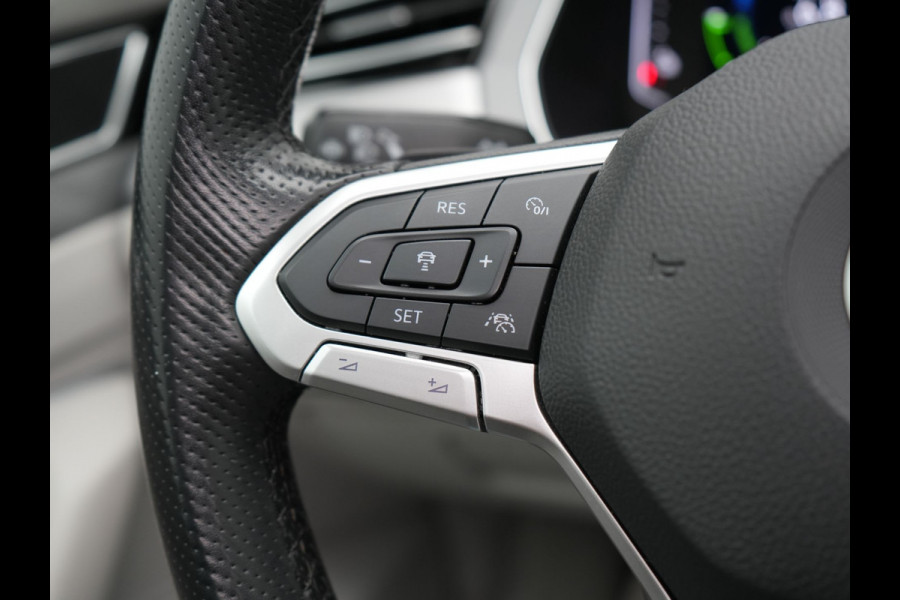 Volkswagen Passat Variant 1.4 TSI PHEV GTE Highline Plug In Hyrbid 218pk Dealer O.H PHEV | Panodak | Adaptive Cruise | Alcantara Sportstoelen Massage & Verwarmd | Apple Carplay | Camera | Virtual | Navigatie | Keyless | Blis | DAB |