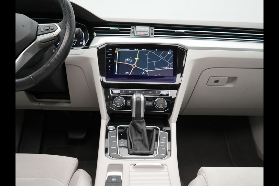 Volkswagen Passat Variant 1.4 TSI PHEV GTE Highline Plug In Hyrbid 218pk Dealer O.H PHEV | Panodak | Adaptive Cruise | Alcantara Sportstoelen Massage & Verwarmd | Apple Carplay | Camera | Virtual | Navigatie | Keyless | Blis | DAB |