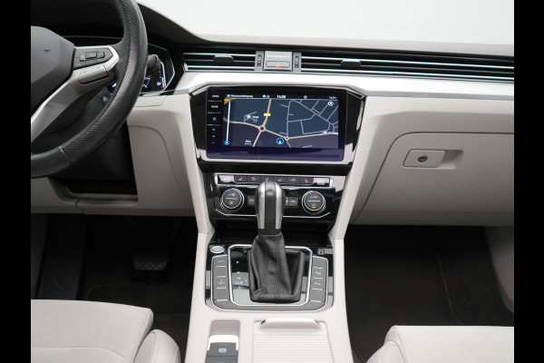 Volkswagen Passat Variant 1.4 TSI PHEV GTE Highline Plug In Hyrbid 218pk Dealer O.H PHEV | Panodak | Adaptive Cruise | Alcantara Sportstoelen Massage & Verwarmd | Apple Carplay | Camera | Virtual | Navigatie | Keyless | Blis | DAB |
