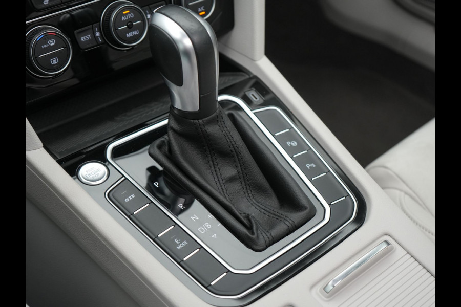 Volkswagen Passat Variant 1.4 TSI PHEV GTE Highline Plug In Hyrbid 218pk Dealer O.H PHEV | Panodak | Adaptive Cruise | Alcantara Sportstoelen Massage & Verwarmd | Apple Carplay | Camera | Virtual | Navigatie | Keyless | Blis | DAB |
