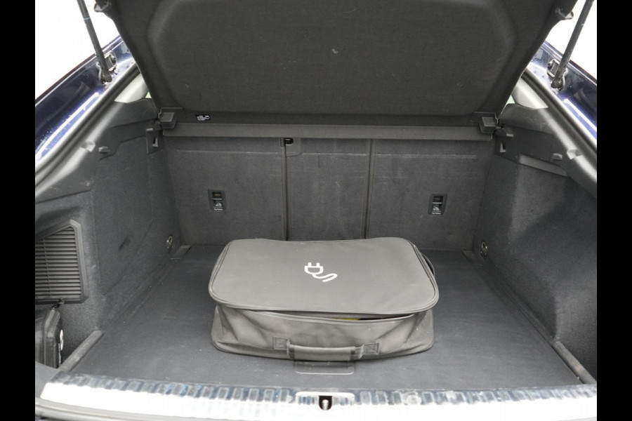 Audi Q3 Sportback 45 TFSI e S Line Plug In Hybrid 245pk Dealer O.H PHEV | Matrix LED | Cruise Control | Sonos Soundsystem | Apple Carplay | Lane Assist | Lederen Sportstoelen Verwarmd | L.M. 20" |