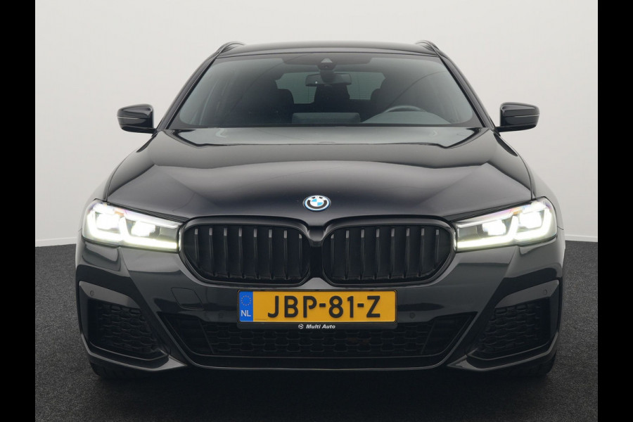 BMW 5 Serie Touring 530e M Sport Plug In Hybrid 293pk Dealer O.H PHEV | Sfeerverlichting | Lederen Sportstoelen Verwarmd | Apple Carplay | Cruise Control | Camera | Blis | Navigatie | DAB |
