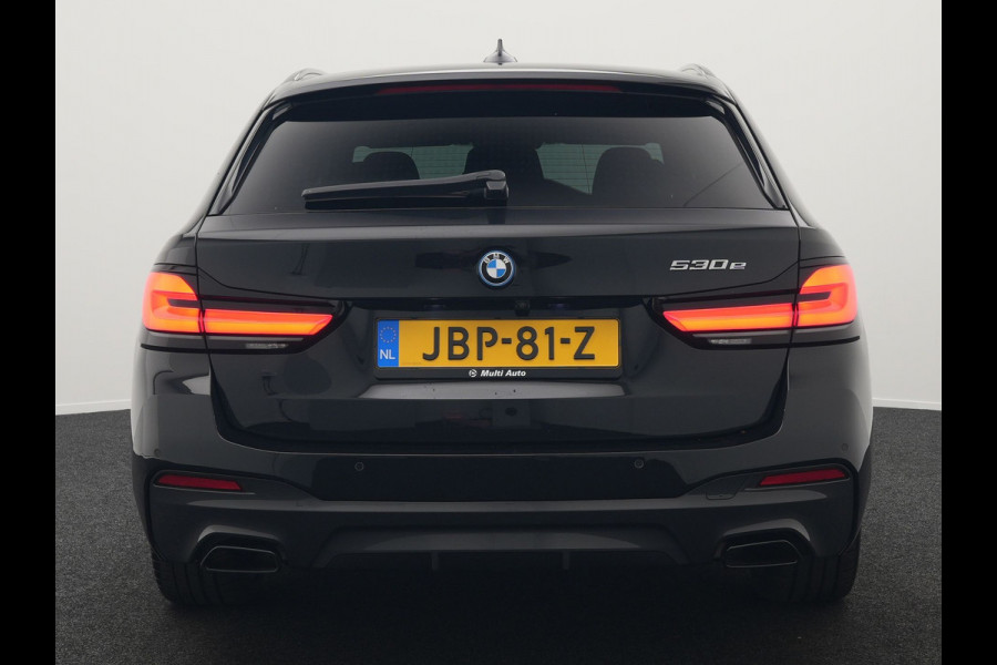 BMW 5 Serie Touring 530e M Sport Plug In Hybrid 293pk Dealer O.H PHEV | Sfeerverlichting | Lederen Sportstoelen Verwarmd | Apple Carplay | Cruise Control | Camera | Blis | Navigatie | DAB |