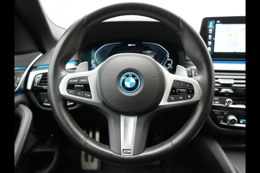 BMW 5 Serie Touring 530e M Sport Plug In Hybrid 293pk Dealer O.H PHEV | Sfeerverlichting | Lederen Sportstoelen Verwarmd | Apple Carplay | Cruise Control | Camera | Blis | Navigatie | DAB |