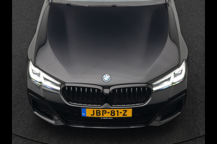 BMW 5 Serie Touring 530e M Sport Plug In Hybrid 293pk Dealer O.H PHEV | Sfeerverlichting | Lederen Sportstoelen Verwarmd | Apple Carplay | Cruise Control | Camera | Blis | Navigatie | DAB |