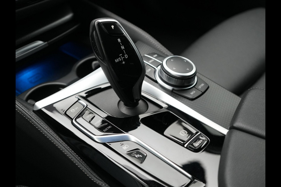 BMW 5 Serie Touring 530e M Sport Plug In Hybrid 293pk Dealer O.H PHEV | Sfeerverlichting | Lederen Sportstoelen Verwarmd | Apple Carplay | Cruise Control | Camera | Blis | Navigatie | DAB |