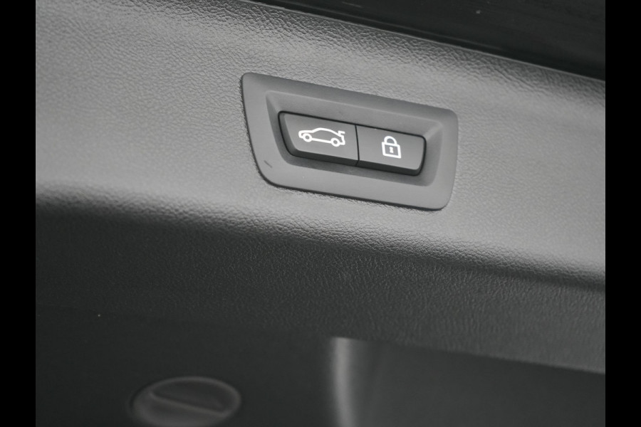 BMW 5 Serie Touring 530e M Sport Plug In Hybrid 293pk Dealer O.H PHEV | Sfeerverlichting | Lederen Sportstoelen Verwarmd | Apple Carplay | Cruise Control | Camera | Blis | Navigatie | DAB |