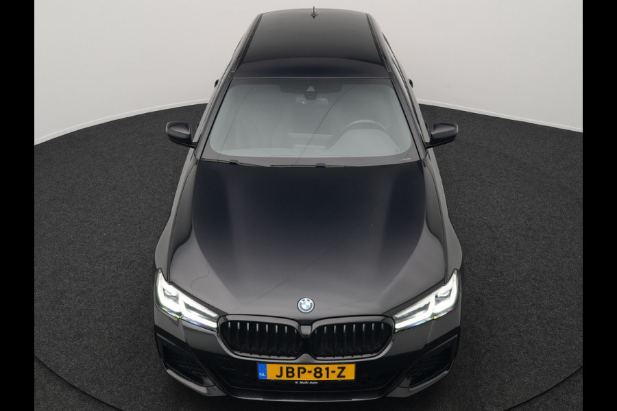 BMW 5 Serie Touring 530e M Sport Plug In Hybrid 293pk Dealer O.H PHEV | Sfeerverlichting | Lederen Sportstoelen Verwarmd | Apple Carplay | Cruise Control | Camera | Blis | Navigatie | DAB |