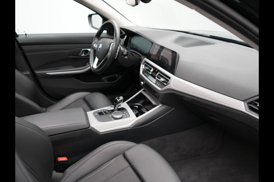 BMW 3 Serie Touring 330e xDrive M Sportline Plug In Hybrid 293pk Dealer O.H PHEV | Panodak | Head Up | Sportstoelen   | 18"L.M | Apple Carplay | Navigatie | DAB |