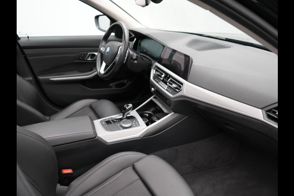 BMW 3 Serie Touring 330e xDrive M Sportline Plug In Hybrid 293pk Dealer O.H PHEV | Panodak | Head Up | Sportstoelen   | 18"L.M | Apple Carplay | Navigatie | DAB |