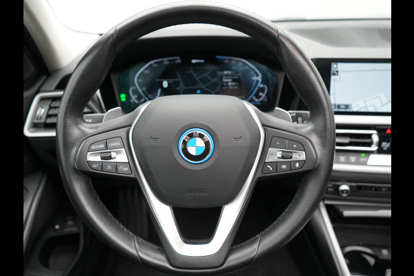 BMW 3 Serie Touring 330e xDrive M Sportline Plug In Hybrid 293pk Dealer O.H PHEV | Panodak | Head Up | Sportstoelen   | 18"L.M | Apple Carplay | Navigatie | DAB |