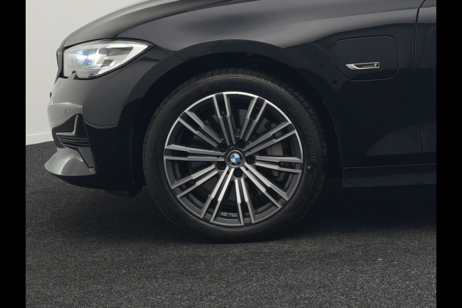 BMW 3 Serie Touring 330e xDrive M Sportline Plug In Hybrid 293pk Dealer O.H PHEV | Panodak | Head Up | Sportstoelen   | 18"L.M | Apple Carplay | Navigatie | DAB |