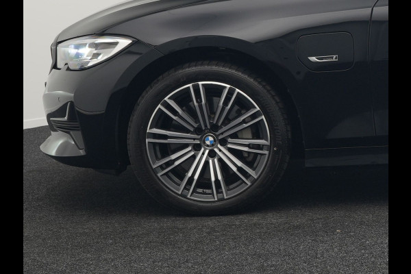 BMW 3 Serie Touring 330e xDrive M Sportline Plug In Hybrid 293pk Dealer O.H PHEV | Panodak | Head Up | Sportstoelen   | 18"L.M | Apple Carplay | Navigatie | DAB |
