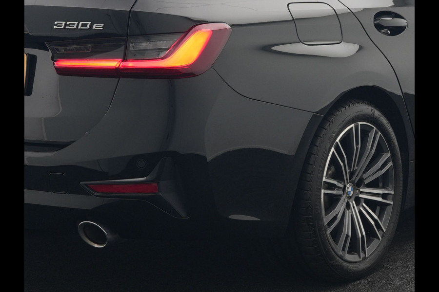 BMW 3 Serie Touring 330e xDrive M Sportline Plug In Hybrid 293pk Dealer O.H PHEV | Panodak | Head Up | Sportstoelen   | 18"L.M | Apple Carplay | Navigatie | DAB |