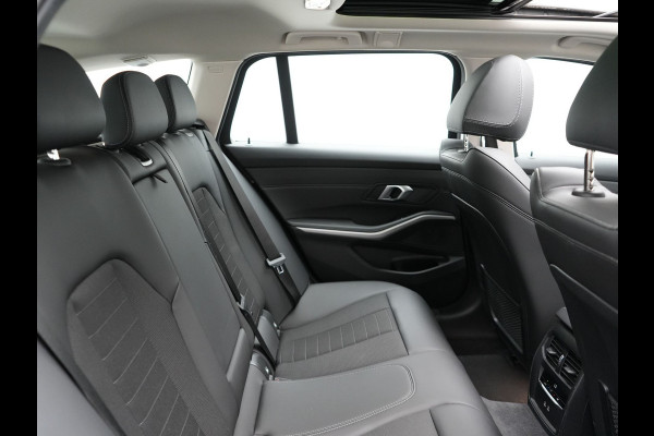 BMW 3 Serie Touring 330e xDrive M Sportline Plug In Hybrid 293pk Dealer O.H PHEV | Panodak | Head Up | Sportstoelen   | 18"L.M | Apple Carplay | Navigatie | DAB |