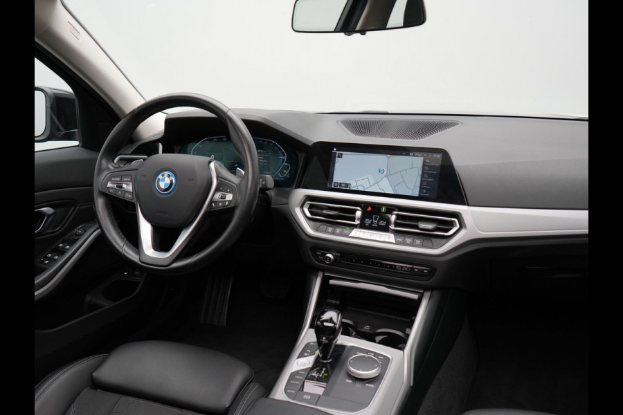 BMW 3 Serie Touring 330e xDrive M Sportline Plug In Hybrid 293pk Dealer O.H PHEV | Panodak | Head Up | Sportstoelen   | 18"L.M | Apple Carplay | Navigatie | DAB |