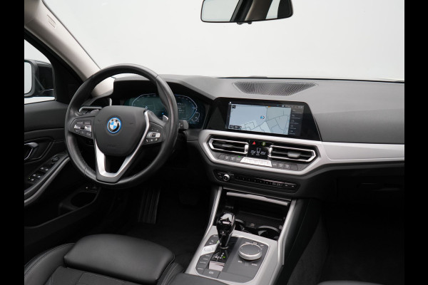 BMW 3 Serie Touring 330e xDrive M Sportline Plug In Hybrid 293pk Dealer O.H PHEV | Panodak | Head Up | Sportstoelen   | 18"L.M | Apple Carplay | Navigatie | DAB |