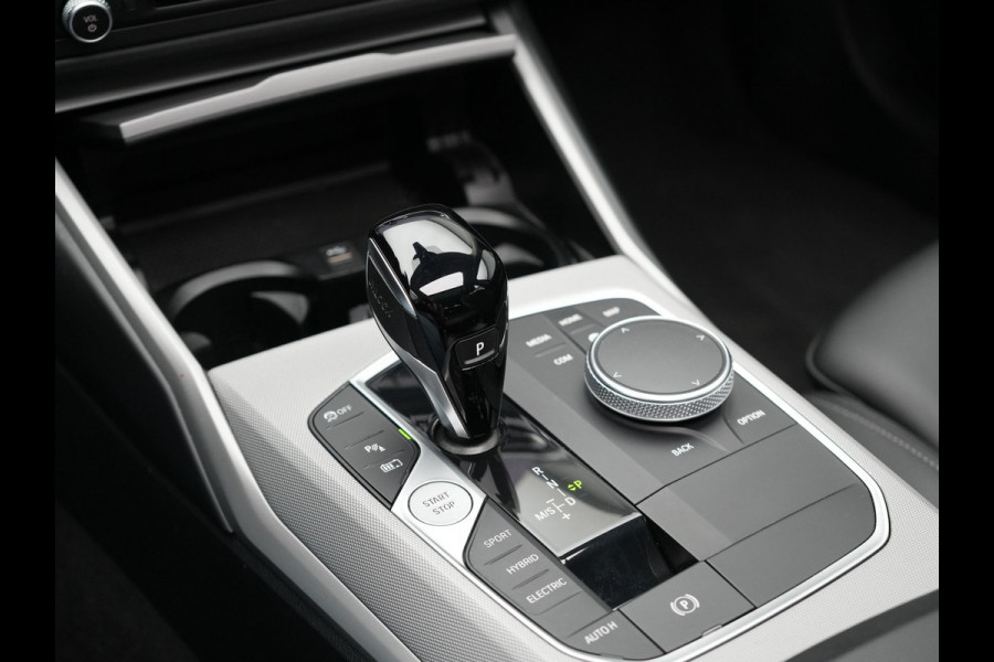 BMW 3 Serie Touring 330e xDrive M Sportline Plug In Hybrid 293pk Dealer O.H PHEV | Panodak | Head Up | Sportstoelen   | 18"L.M | Apple Carplay | Navigatie | DAB |