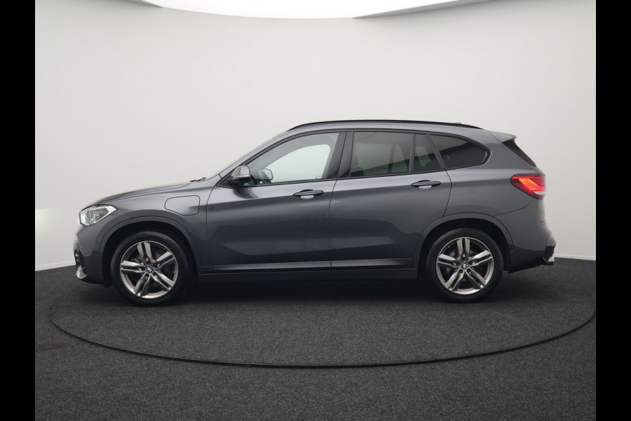 BMW X1 xDrive25e M Sport Plug In Hybrid 221pk PHEV | Trekhaak | Lederen Sportstoelen Verwarmd | Cruise Control | Camera | Sfeerverlichting | Navigatie | DAB |