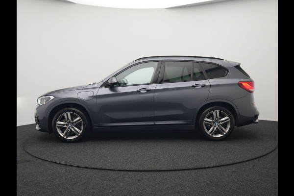 BMW X1 xDrive25e M Sport Plug In Hybrid 221pk PHEV | Trekhaak | Lederen Sportstoelen Verwarmd | Cruise Control | Camera | Sfeerverlichting | Navigatie | DAB |