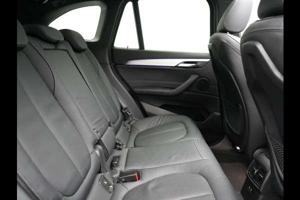 BMW X1 xDrive25e xLine Plug In Hybrid 222pk Dealer O.H PHEV | Panodak | Sfeerverlichting | Lederen Sportstoelen Verwarmd | Cruise Control | Camera | Navigatie | LED | DAB |