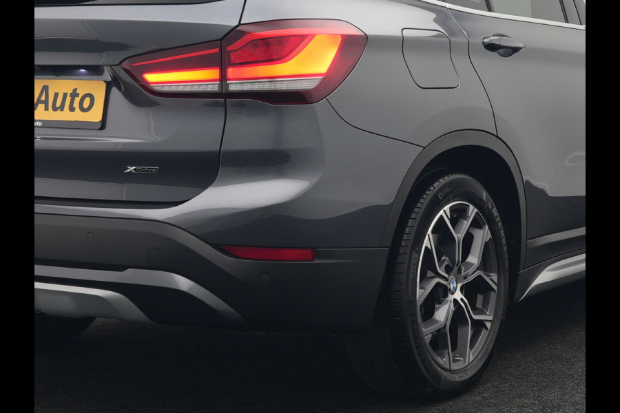BMW X1 xDrive25e xLine Plug In Hybrid 222pk Dealer O.H PHEV | Panodak | Sfeerverlichting | Lederen Sportstoelen Verwarmd | Cruise Control | Camera | Navigatie | LED | DAB |