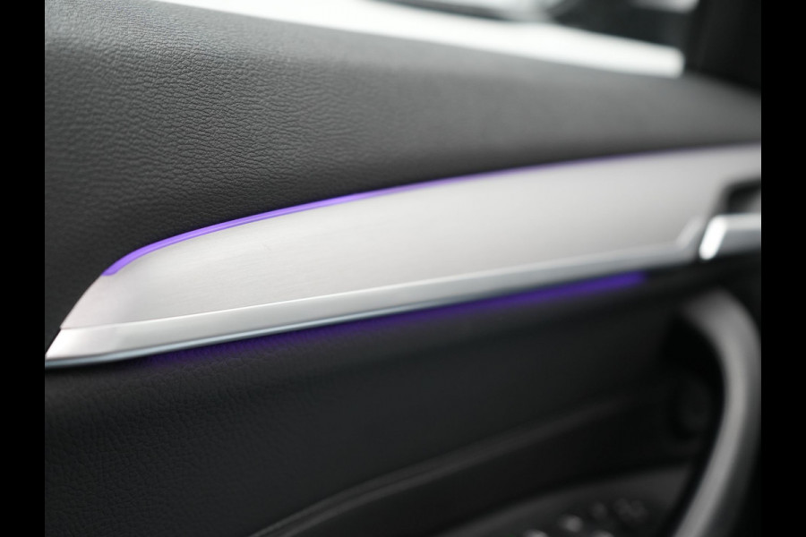 BMW X1 xDrive25e xLine Plug In Hybrid 222pk Dealer O.H PHEV | Panodak | Sfeerverlichting | Lederen Sportstoelen Verwarmd | Cruise Control | Camera | Navigatie | LED | DAB |