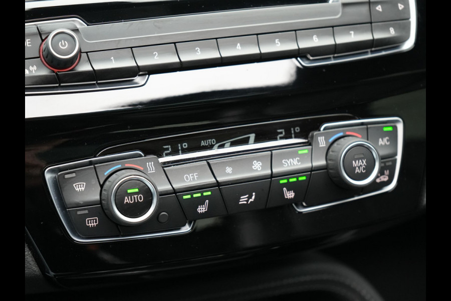 BMW X1 xDrive25e xLine Plug In Hybrid 222pk Dealer O.H PHEV | Panodak | Sfeerverlichting | Lederen Sportstoelen Verwarmd | Cruise Control | Camera | Navigatie | LED | DAB |