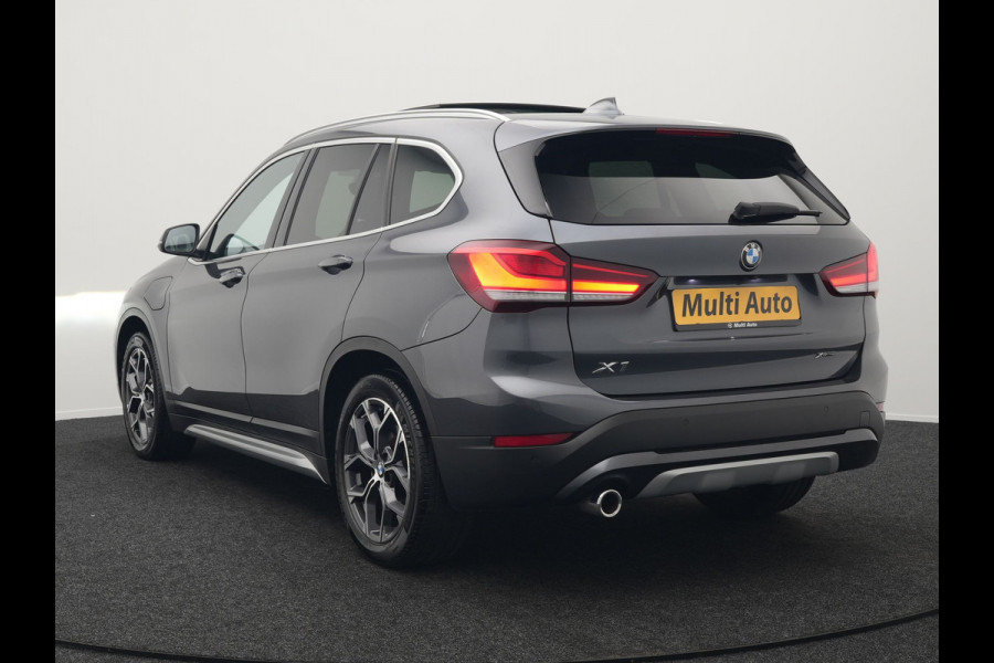 BMW X1 xDrive25e xLine Plug In Hybrid 222pk Dealer O.H PHEV | Panodak | Sfeerverlichting | Lederen Sportstoelen Verwarmd | Cruise Control | Camera | Navigatie | LED | DAB |