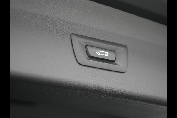 BMW X1 xDrive25e xLine Plug In Hybrid 222pk Dealer O.H PHEV | Panodak | Sfeerverlichting | Lederen Sportstoelen Verwarmd | Cruise Control | Camera | Navigatie | LED | DAB |