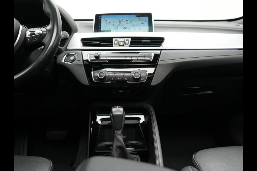 BMW X1 xDrive25e xLine Plug In Hybrid 222pk Dealer O.H PHEV | Panodak | Sfeerverlichting | Lederen Sportstoelen Verwarmd | Cruise Control | Camera | Navigatie | LED | DAB |
