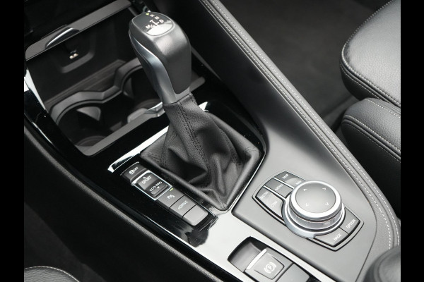 BMW X1 xDrive25e xLine Plug In Hybrid 222pk Dealer O.H PHEV | Panodak | Sfeerverlichting | Lederen Sportstoelen Verwarmd | Cruise Control | Camera | Navigatie | LED | DAB |