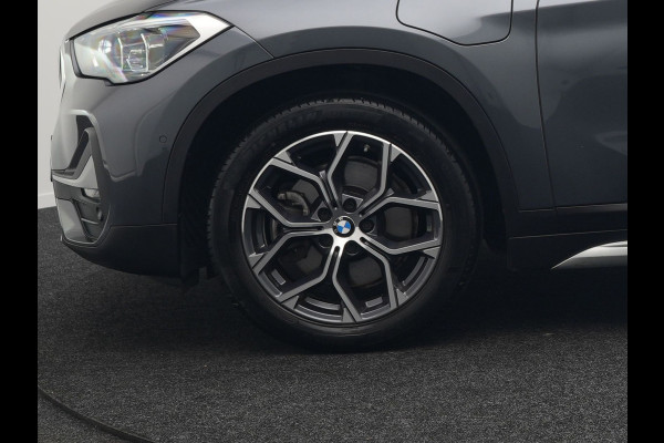 BMW X1 xDrive25e xLine Plug In Hybrid 222pk Dealer O.H PHEV | Panodak | Sfeerverlichting | Lederen Sportstoelen Verwarmd | Cruise Control | Camera | Navigatie | LED | DAB |