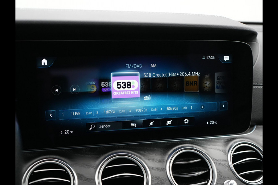 Mercedes-Benz E-Klasse Estate 300 e AMG Line Plug In Hybrid 320pk Dealer O.H PHEV | Alcantara Sportstoelen Verwarmd |  Widescreen Navi | Apple Carplay | BLIS | Sfeerverlichting | Camera |