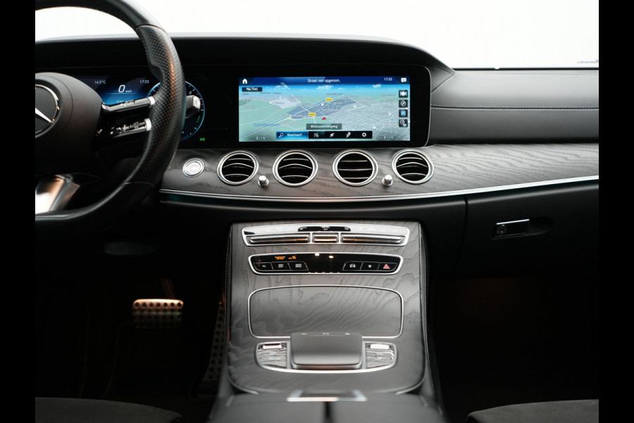 Mercedes-Benz E-Klasse Estate 300 e AMG Line Plug In Hybrid 320pk Dealer O.H PHEV | Alcantara Sportstoelen Verwarmd |  Widescreen Navi | Apple Carplay | BLIS | Sfeerverlichting | Camera |