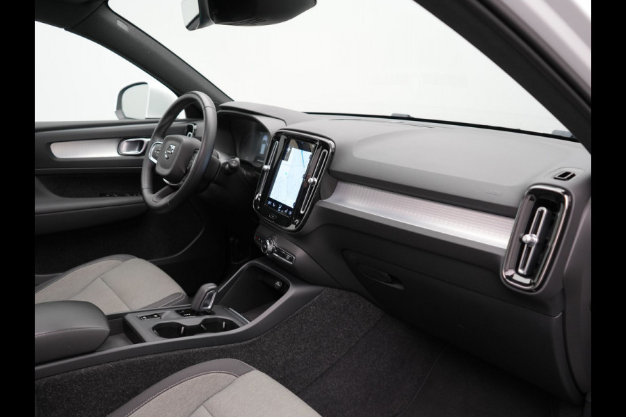 Volvo XC40 T4 Recharge Inscription Plug In Hybrid 211pk Dealer O.H PHEV | Panodak | Adaptive Cruise | Apple Carplay | Stoelen & Stuur Verwarmd | Camera | Navigatie | Keyless | Virtual |  DAB |