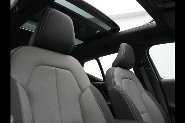 Volvo XC40 T4 Recharge Inscription Plug In Hybrid 211pk Dealer O.H PHEV | Panodak | Adaptive Cruise | Apple Carplay | Stoelen & Stuur Verwarmd | Camera | Navigatie | Keyless | Virtual |  DAB |