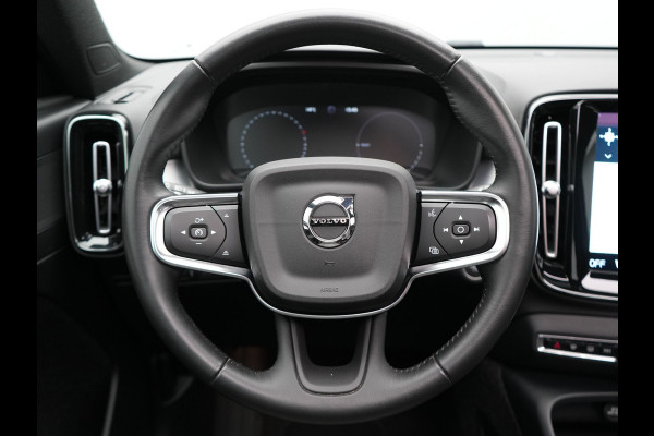 Volvo XC40 T4 Recharge Inscription Plug In Hybrid 211pk Dealer O.H PHEV | Panodak | Adaptive Cruise | Apple Carplay | Stoelen & Stuur Verwarmd | Camera | Navigatie | Keyless | Virtual |  DAB |