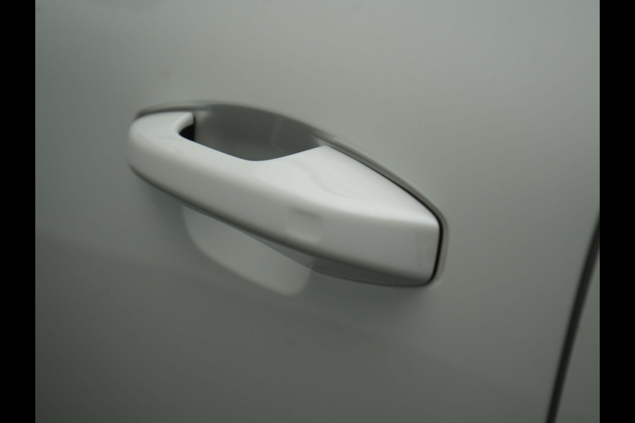 Volvo XC40 T4 Recharge Inscription Plug In Hybrid 211pk Dealer O.H PHEV | Panodak | Adaptive Cruise | Apple Carplay | Stoelen & Stuur Verwarmd | Camera | Navigatie | Keyless | Virtual |  DAB |