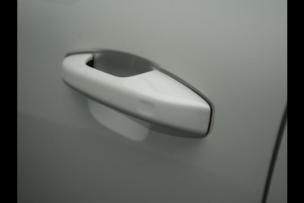 Volvo XC40 T4 Recharge Inscription Plug In Hybrid 211pk Dealer O.H PHEV | Panodak | Adaptive Cruise | Apple Carplay | Stoelen & Stuur Verwarmd | Camera | Navigatie | Keyless | Virtual |  DAB |