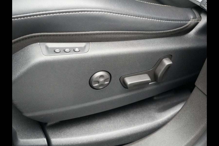 Opel Grandland 1.6 Turbo Ultimate Facelift Plug In Hybrid 224pk Dealer O.H PHEV | Adaptive Cruise | Standkachel | Lederen Sportstoelen Ventilatie & Memory | 360 Camera | Apple Carplay | Blis | Navigatie | Virtual | DAB |