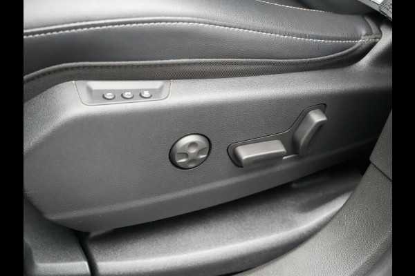 Opel Grandland 1.6 Turbo Ultimate Facelift Plug In Hybrid 224pk Dealer O.H PHEV | Adaptive Cruise | Standkachel | Lederen Sportstoelen Ventilatie & Memory | 360 Camera | Apple Carplay | Blis | Navigatie | Virtual | DAB |