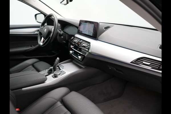 BMW 5 Serie Touring 530e High Executive Plug In Hybrid 292pk Dealer O.H PHEV | Trekhaak Af Fabriek | Head Up | Lederen Sportstoelen Memory & Verwarmd | Apple Carplay | Stuur Verwarmd | Sfeerverlichting | Cruise Control | Camera | Navigatie | Blis | DAB |