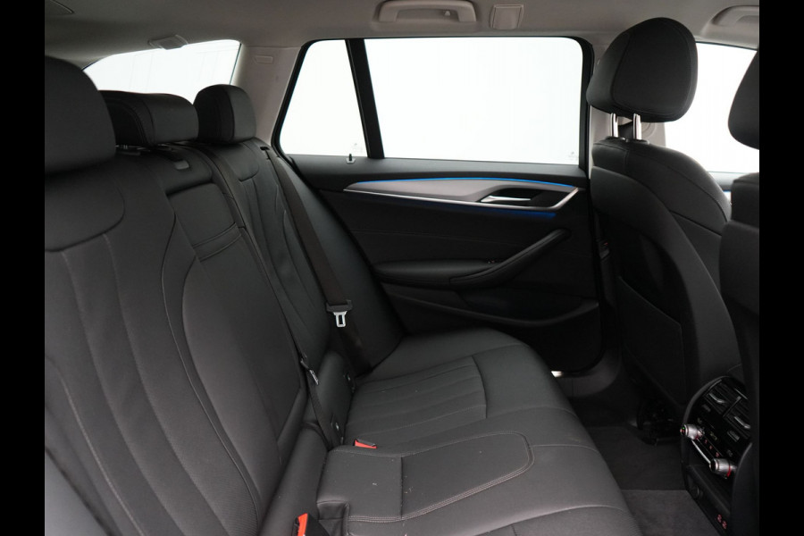 BMW 5 Serie Touring 530e High Executive Plug In Hybrid 292pk Dealer O.H PHEV | Trekhaak Af Fabriek | Head Up | Lederen Sportstoelen Memory & Verwarmd | Apple Carplay | Stuur Verwarmd | Sfeerverlichting | Cruise Control | Camera | Navigatie | Blis | DAB |